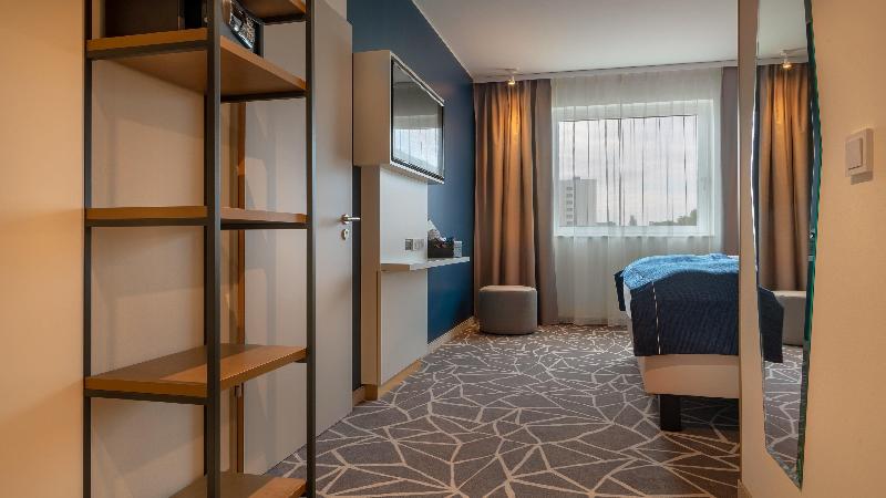 Holiday Inn - the niu, Ridge Halle Central Station - Oda