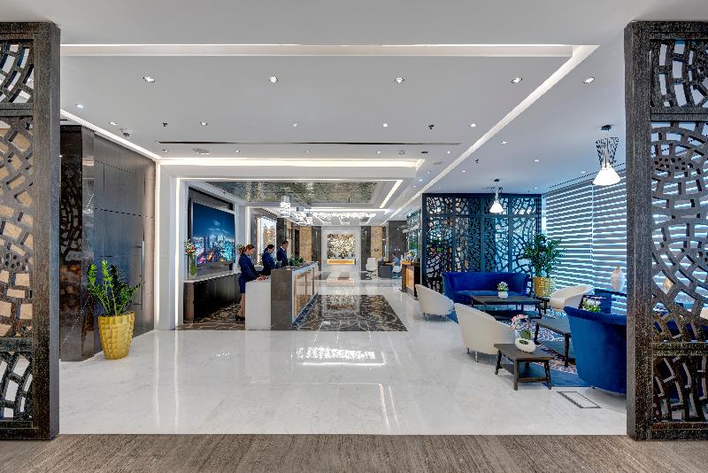 Royal Continental Suites - Lobi