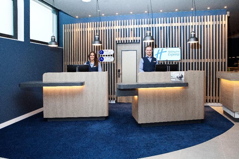 Holiday Inn Express Goppingen - Lobi