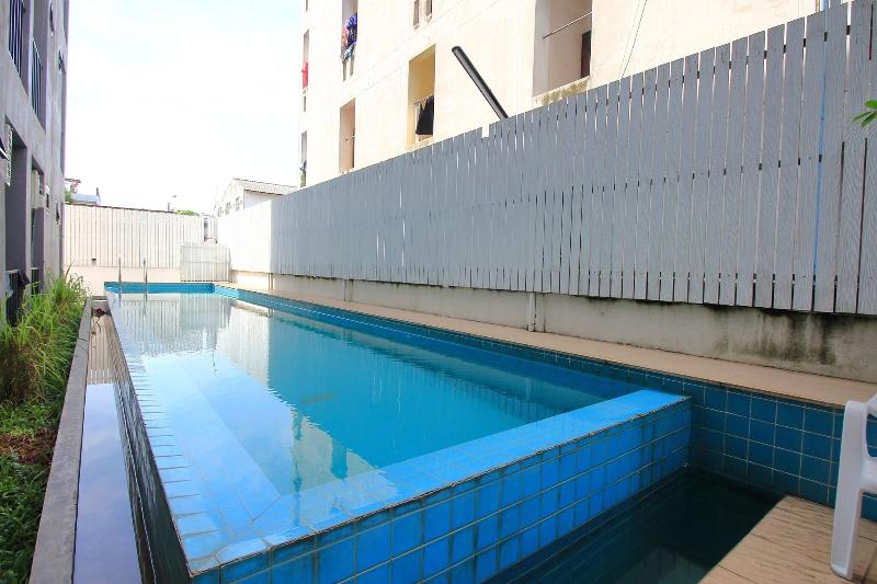 OYO 427 Chill Apartment - Havuz