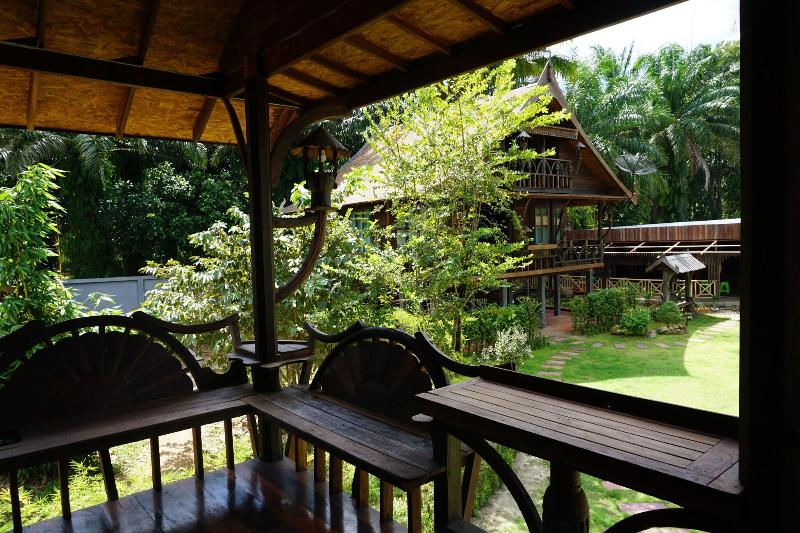 Boutique Village Hotel SHA Plus - Teras