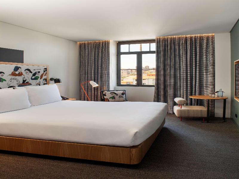 Se Catedral Hotel Porto, Tapestry Collection by Hi - Oda