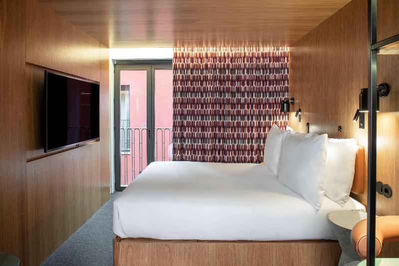 Se Catedral Hotel Porto, Tapestry Collection by Hi - Oda