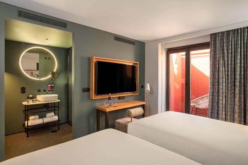 Se Catedral Hotel Porto, Tapestry Collection by Hi - Oda