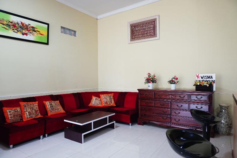 OYO Life 3003 Wisma Handayani - Lobi