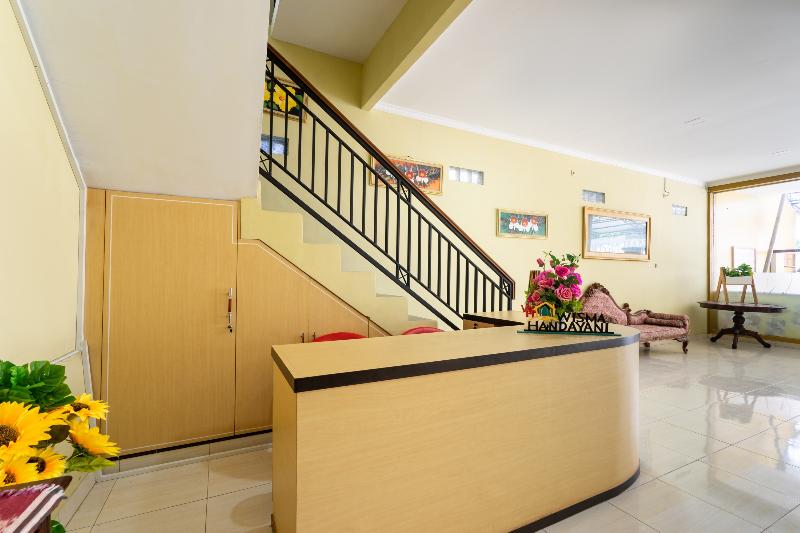 OYO Life 3003 Wisma Handayani - Lobi