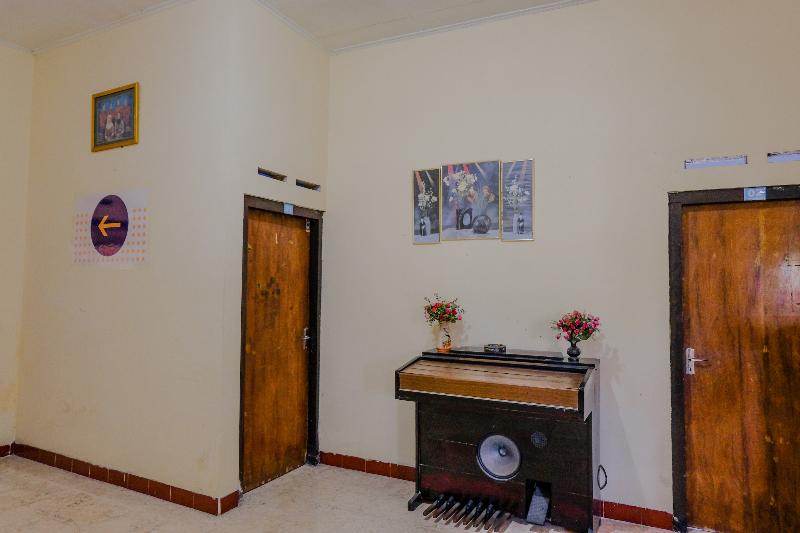 Spot On 1847 Hotel Maya - Lobi