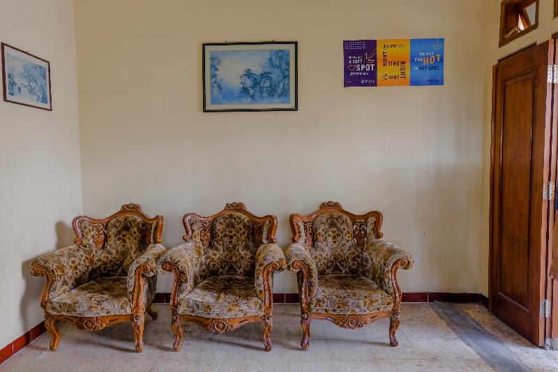 Spot On 1847 Hotel Maya - Lobi