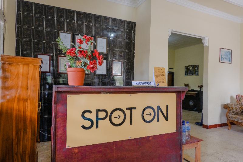 Spot On 1847 Hotel Maya - Lobi