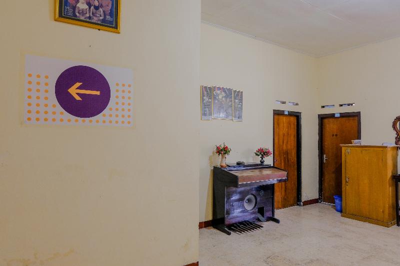 Spot On 1847 Hotel Maya - Lobi
