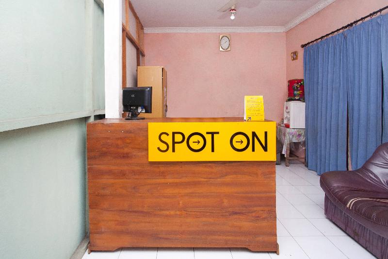 Spot On 2830 Azka Guest House Syariah - Lobi