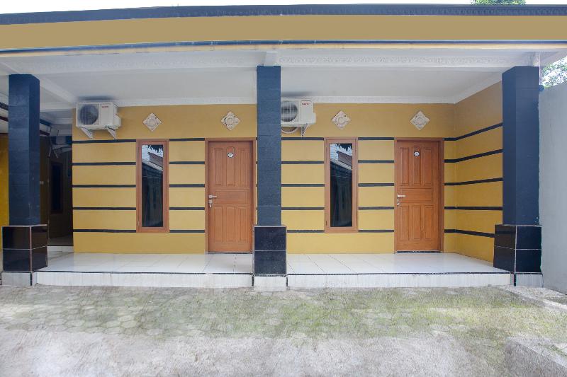 Spot On 2830 Azka Guest House Syariah - Genel