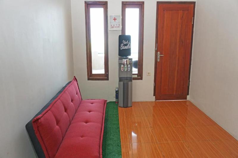 OYO 2860 The Castury Homestay Syariah - Lobi