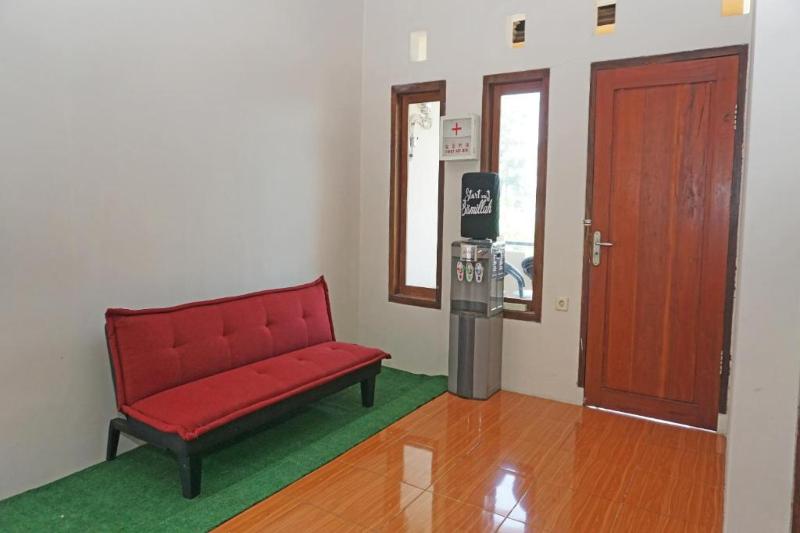 OYO 2860 The Castury Homestay Syariah - Lobi