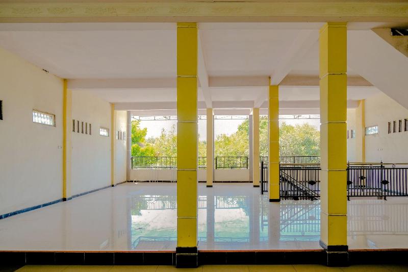 Spot On 1759 Family Residence - Lobi
