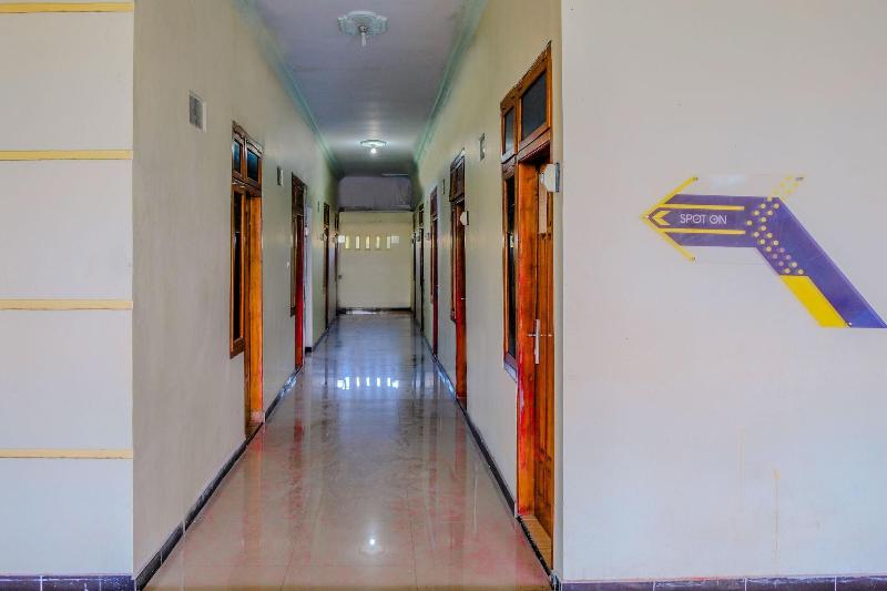 Spot On 1759 Family Residence - Lobi