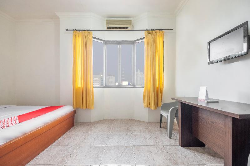 Super OYO 2704 Hotel Transit 2 - Oda