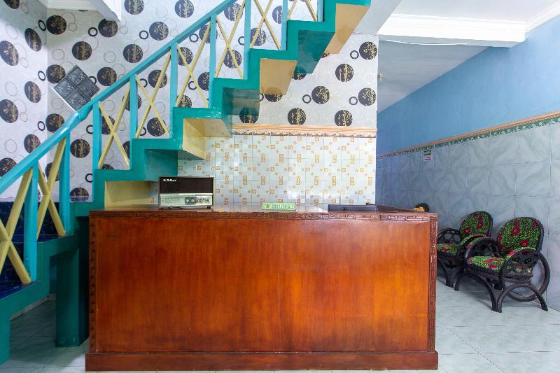 Spot On 2871 Hotel Budi - Lobi