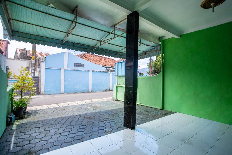 Spot On 2871 Hotel Budi - Lobi