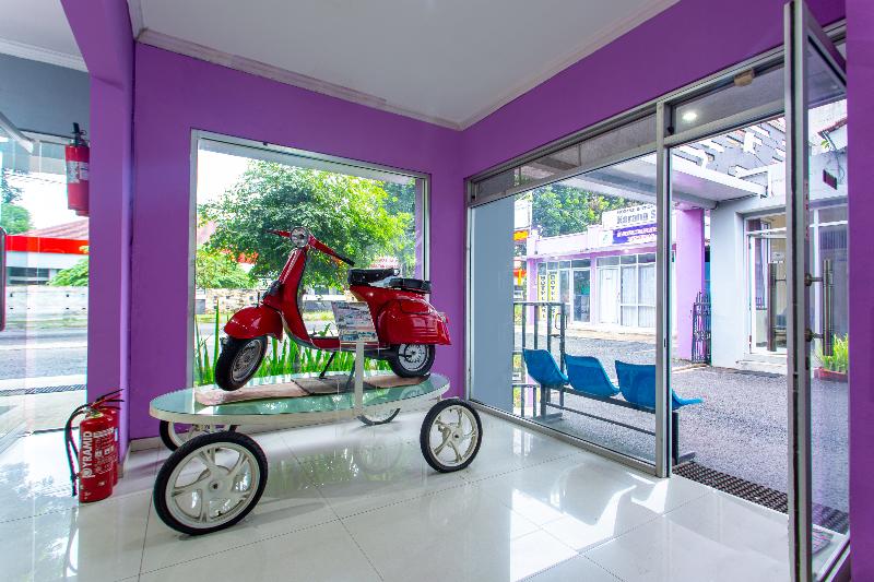 Super OYO 3042 Griya Karangsalam Indah - Lobi