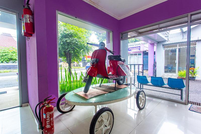Super OYO 3042 Griya Karangsalam Indah - Lobi