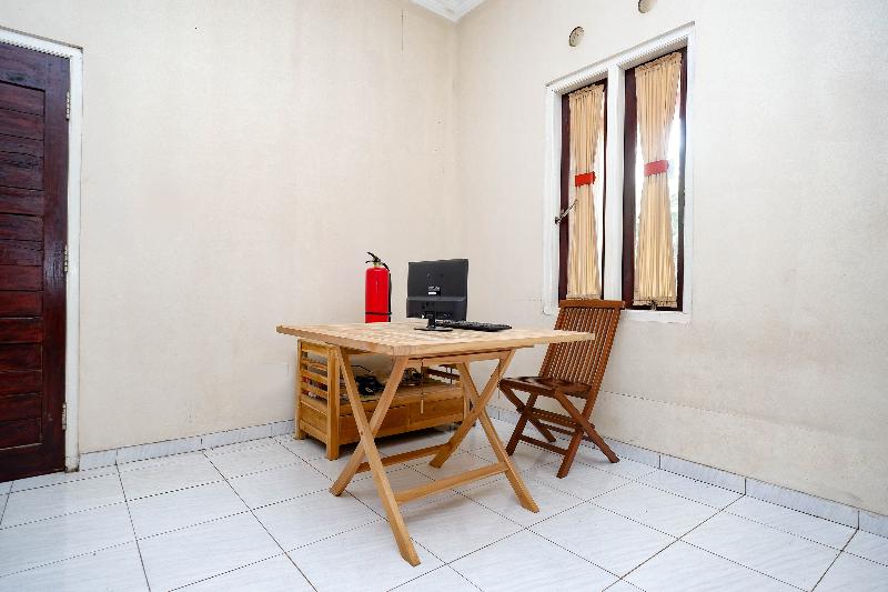Spot On 2865 Sartika Inn Pati - Lobi