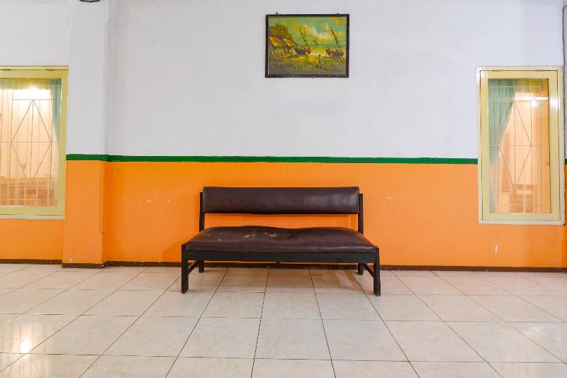 Spot On 2865 Sartika Inn Pati - Lobi