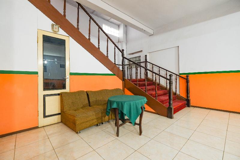 Spot On 2865 Sartika Inn Pati - Lobi