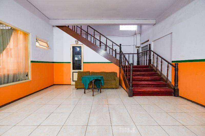 Spot On 2865 Sartika Inn Pati - Lobi