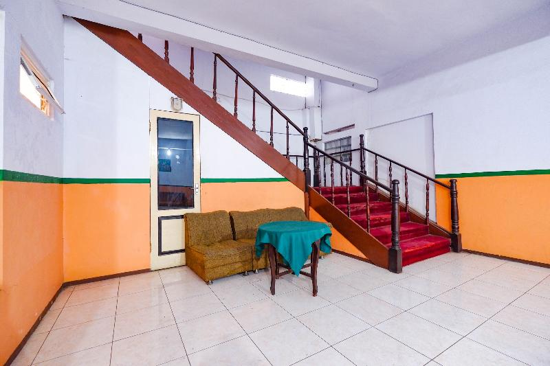Spot On 2865 Sartika Inn Pati - Lobi