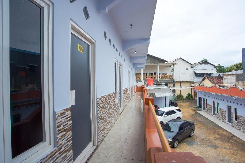 Spot On 3119 Hotel Kurnia - Lobi