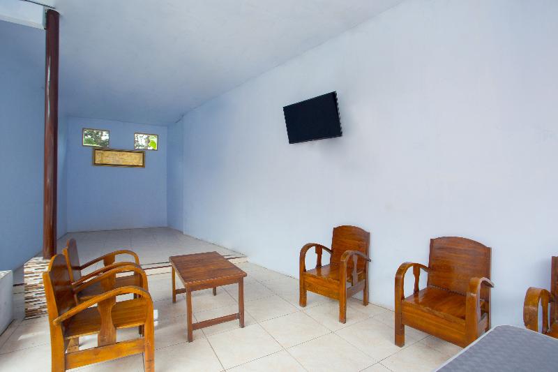 Spot On 3119 Hotel Kurnia - Lobi