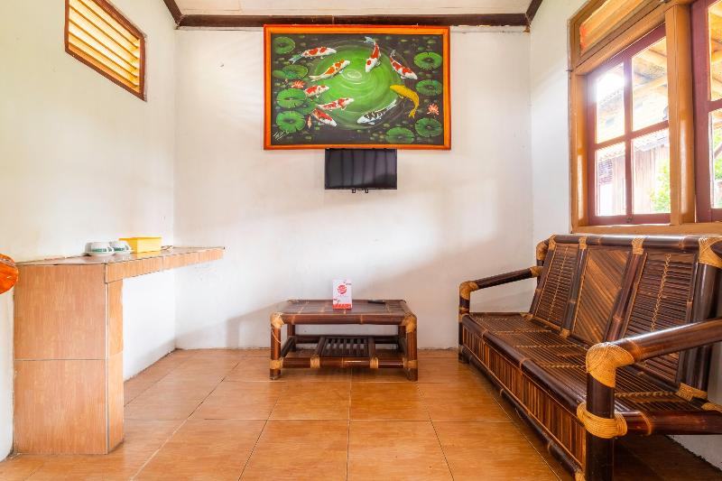 OYO 2278 Cikidang Hunting Resort - Oda