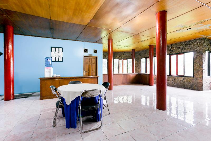 SPOT ON 2584 Hotel Karya Nunggal Asri - Lobi
