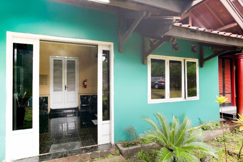 SPOT ON 2584 Hotel Karya Nunggal Asri - Lobi