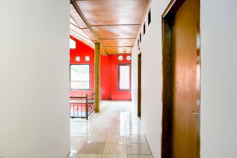 SPOT ON 2584 Hotel Karya Nunggal Asri - Lobi