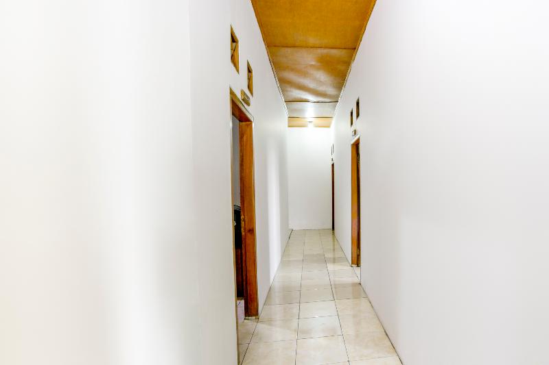 SPOT ON 2584 Hotel Karya Nunggal Asri - Lobi