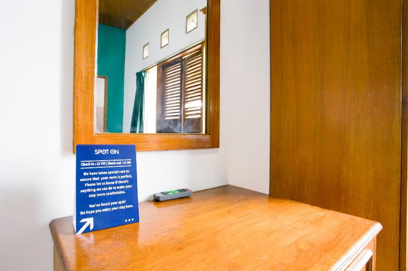 SPOT ON 2584 Hotel Karya Nunggal Asri - Lobi