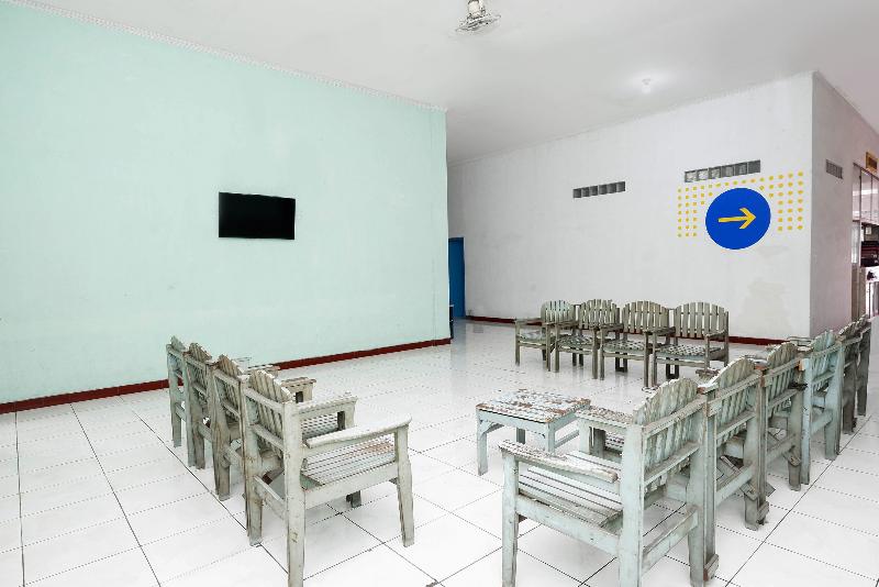 Spot On 2289 Hotel Saudara - Lobi