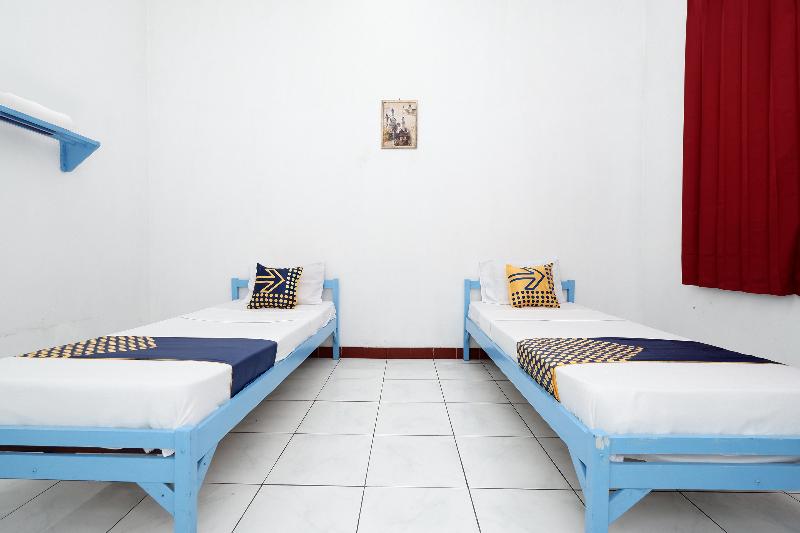 Spot On 2289 Hotel Saudara - Oda