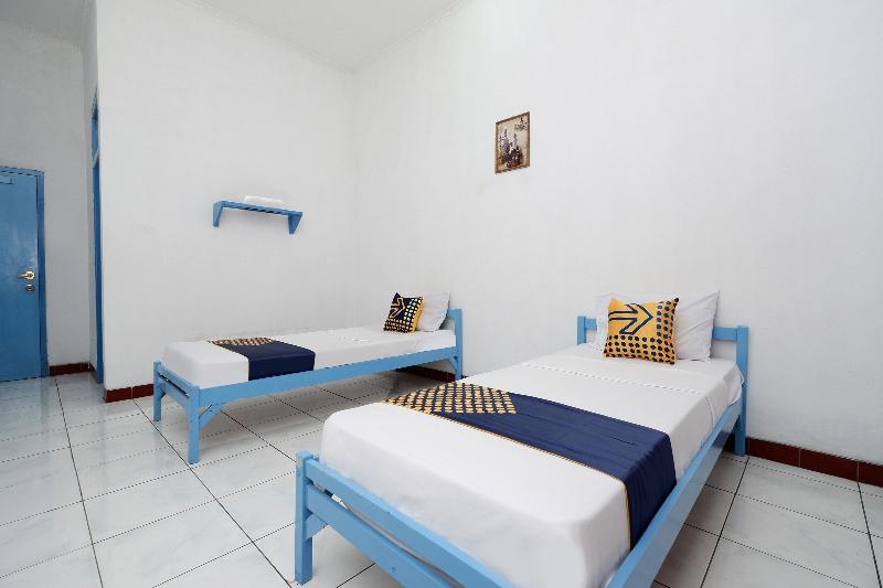Spot On 2289 Hotel Saudara - Oda