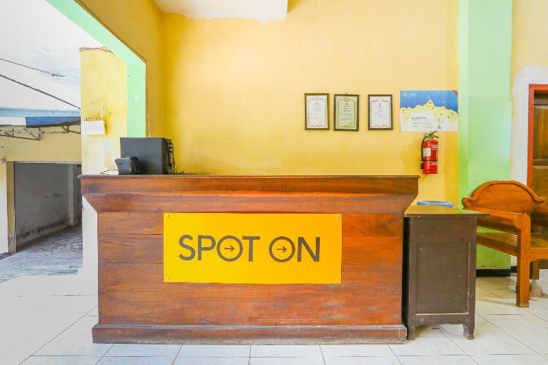 Spot On 2422 Hotel Moga Sari - Lobi