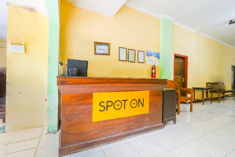 Spot On 2422 Hotel Moga Sari - Lobi