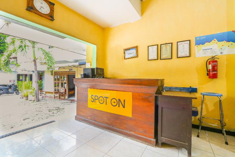 Spot On 2422 Hotel Moga Sari - Lobi