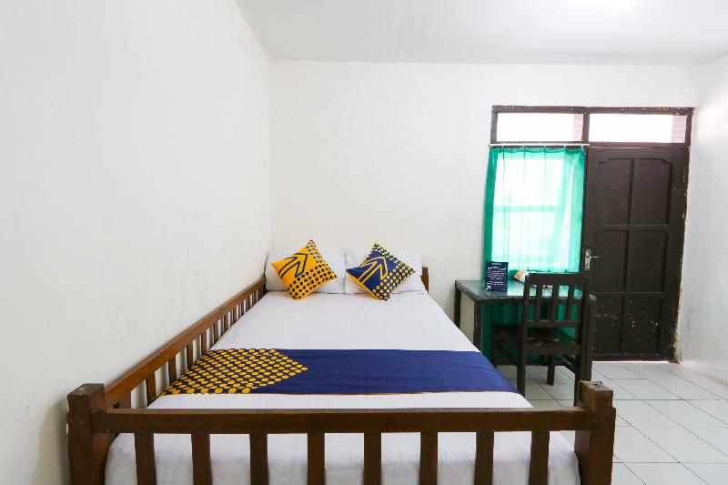 Spot On 2422 Hotel Moga Sari - Oda