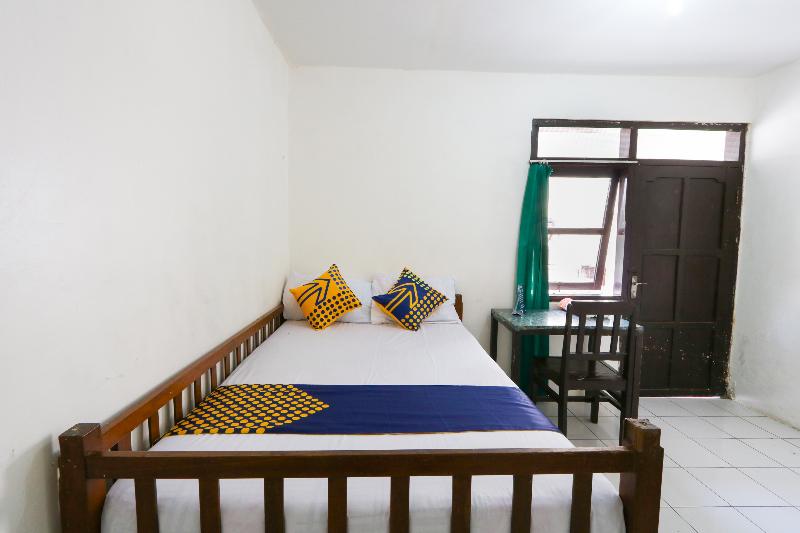 Spot On 2422 Hotel Moga Sari - Oda