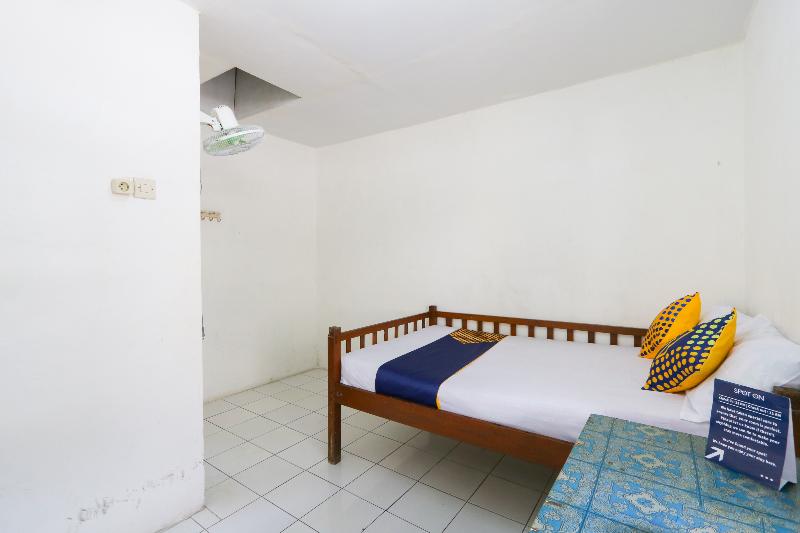 Spot On 2422 Hotel Moga Sari - Oda