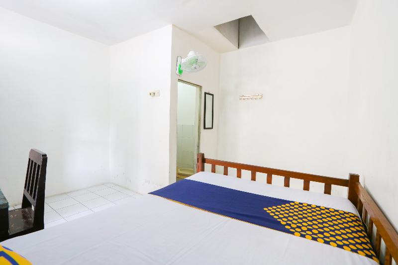 Spot On 2422 Hotel Moga Sari - Oda