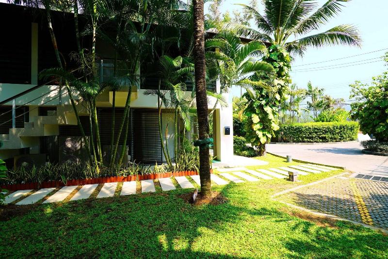 Casuarina Shores - Genel