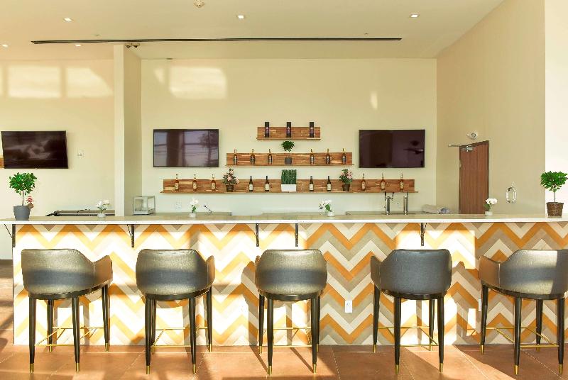 Wyndham Garden North Bergen near Secaucus - Bar